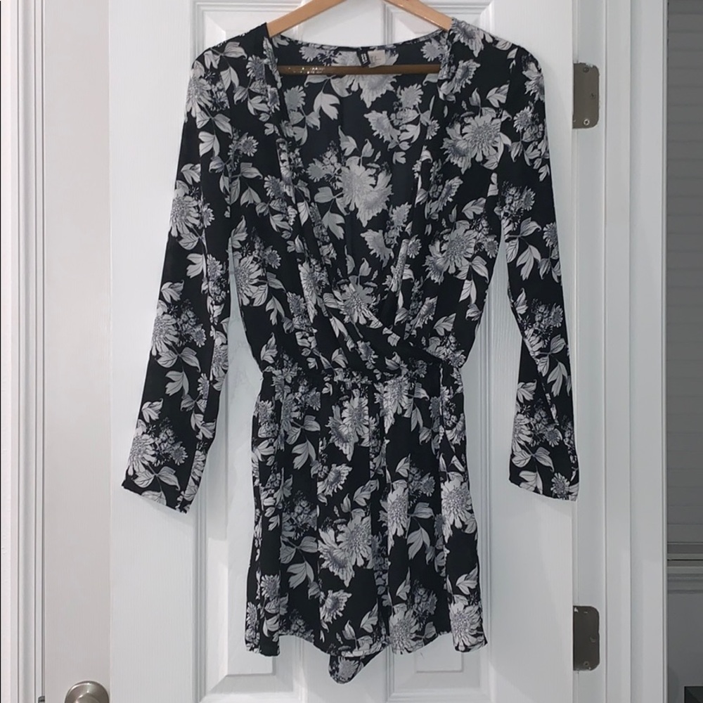 Black and white flower long sleeve romper